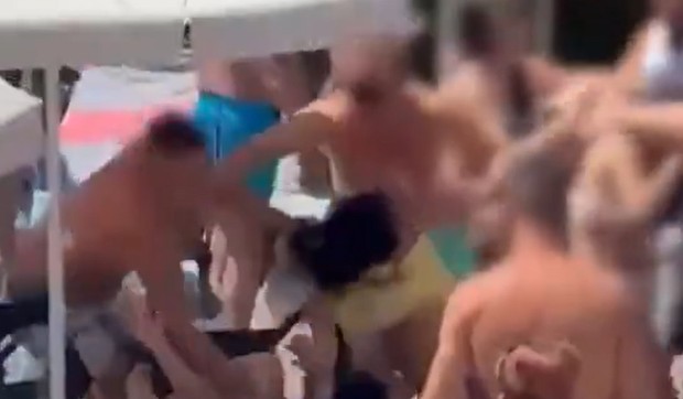 Tuča na bazenu u Kataloniji