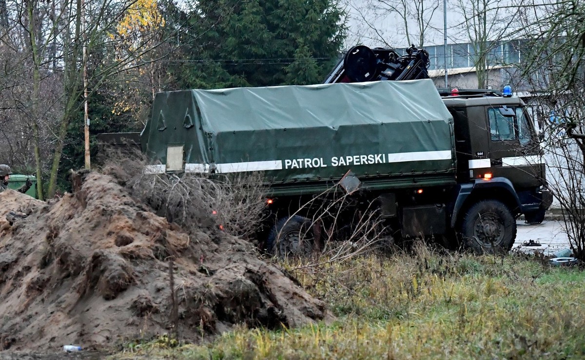 Niewybuch w Policach. Saperzy wywieźli bombę lotniczą z II wojny