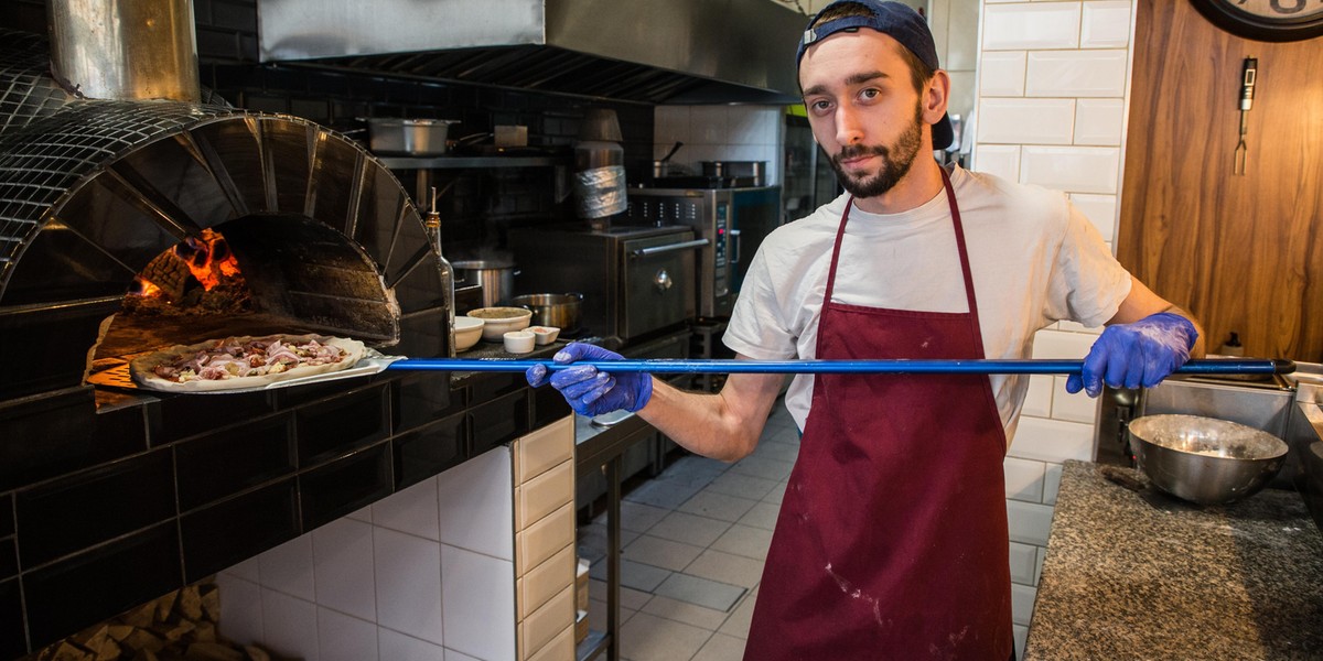 Krakowscy restauratorzy oburzeni. Przez smog pizza straci smak! 