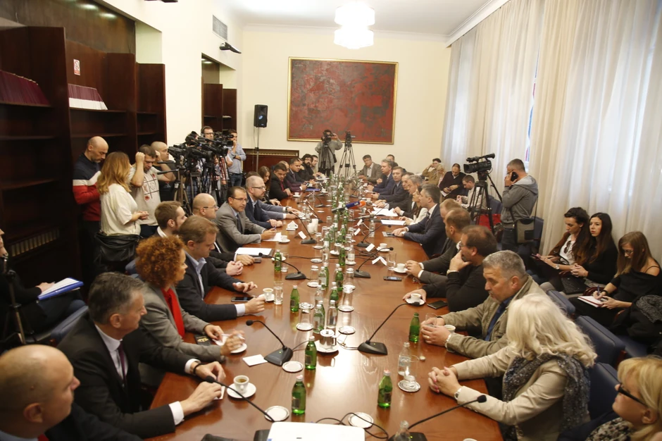 Predstavnici opozicionih stranaka i organizacija danas na debati u Skupštini Srbije