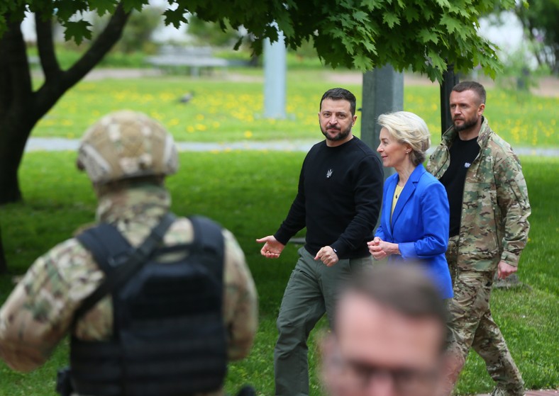 Przewodnicząca Komisji Europejskiej Ursula von der Leyen i prezydent Ukrainy Wołodymyr Zełenski w Kijowie, Ukraina, 9 maja 2023 r.