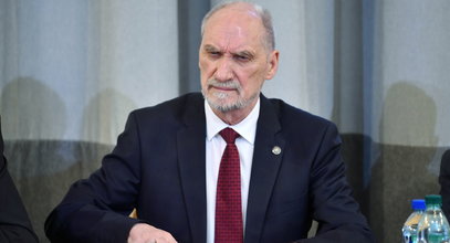 Macierewicz dociśnięty w Sejmie w sprawie Smoleńska. Zaczął mówić o... żołnierzach niezłomnych