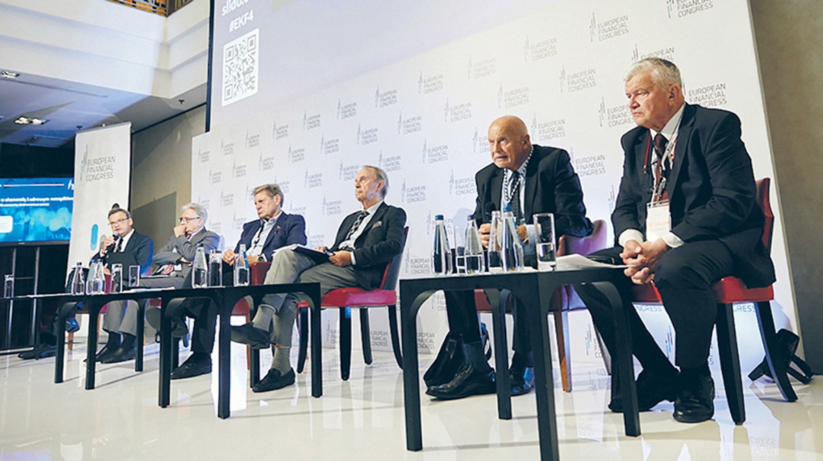 Moderator: Krzysztof Jedlak, redaktor naczelny Dziennika Gazety Prawnej. Uczestnicy: prof. Jan Szambelańczyk, kierownik Katedry Pracy i Polityki Społecznej z Uniwersytetu Ekonomicznego w Poznaniu, prof. Leszek Balcerowicz ze Szkoły Głównej Handlowej w Warszawie, prof. Stanisław Sołtysiński z Kancelarii prawnej Sołtysiński Kawecki &amp; Szlęzak, prof. Marek Wierzbowski z Uniwersytetu Warszawskiego, Leszek Pawłowicz, koordynator Europejskiego Kongresu Finansowego