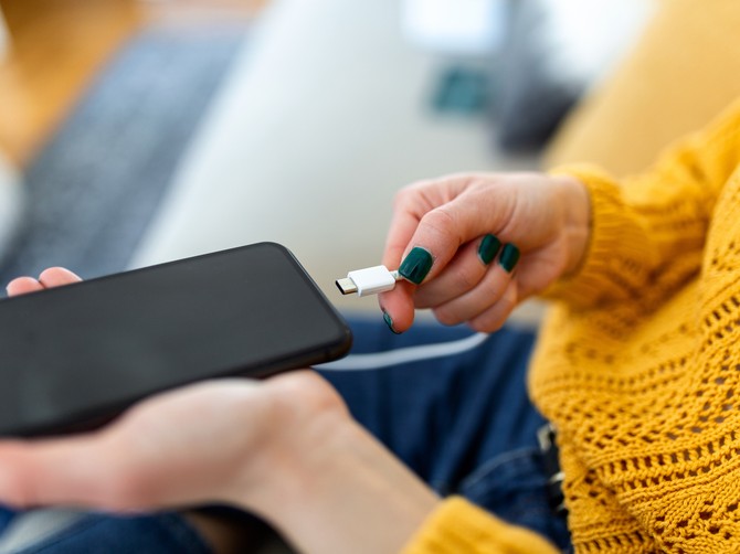punjenje mobilnog telefona