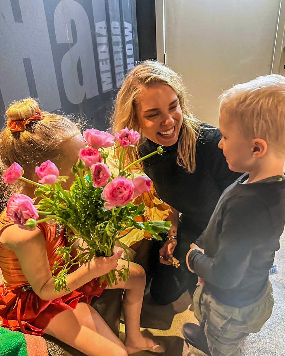 Veronika Cifrová Ostrihoňová s deťmi. 