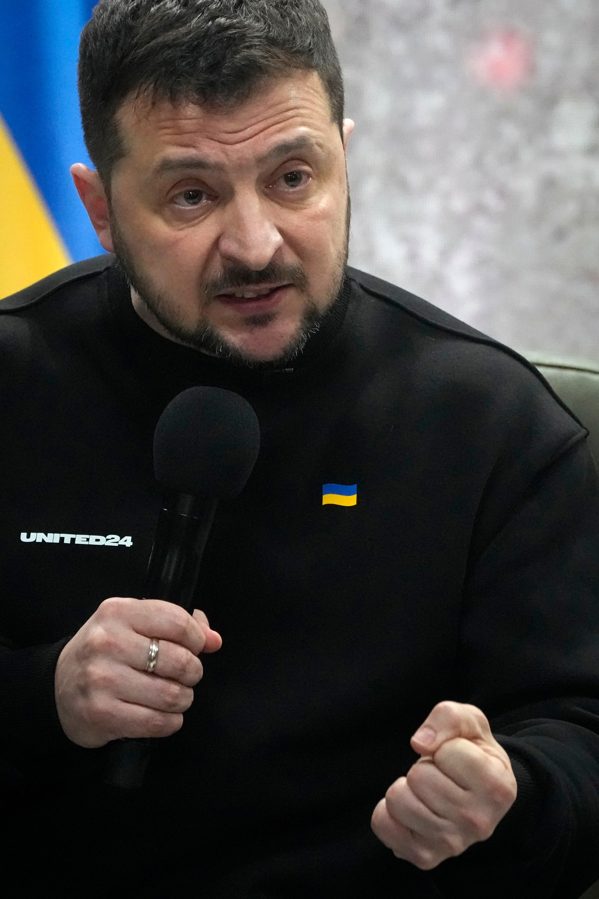 Ukrajinský prezident Volodymyr Zelenskyj na tlačovej konferencii, 24. februára 2023 v Kyjeve.