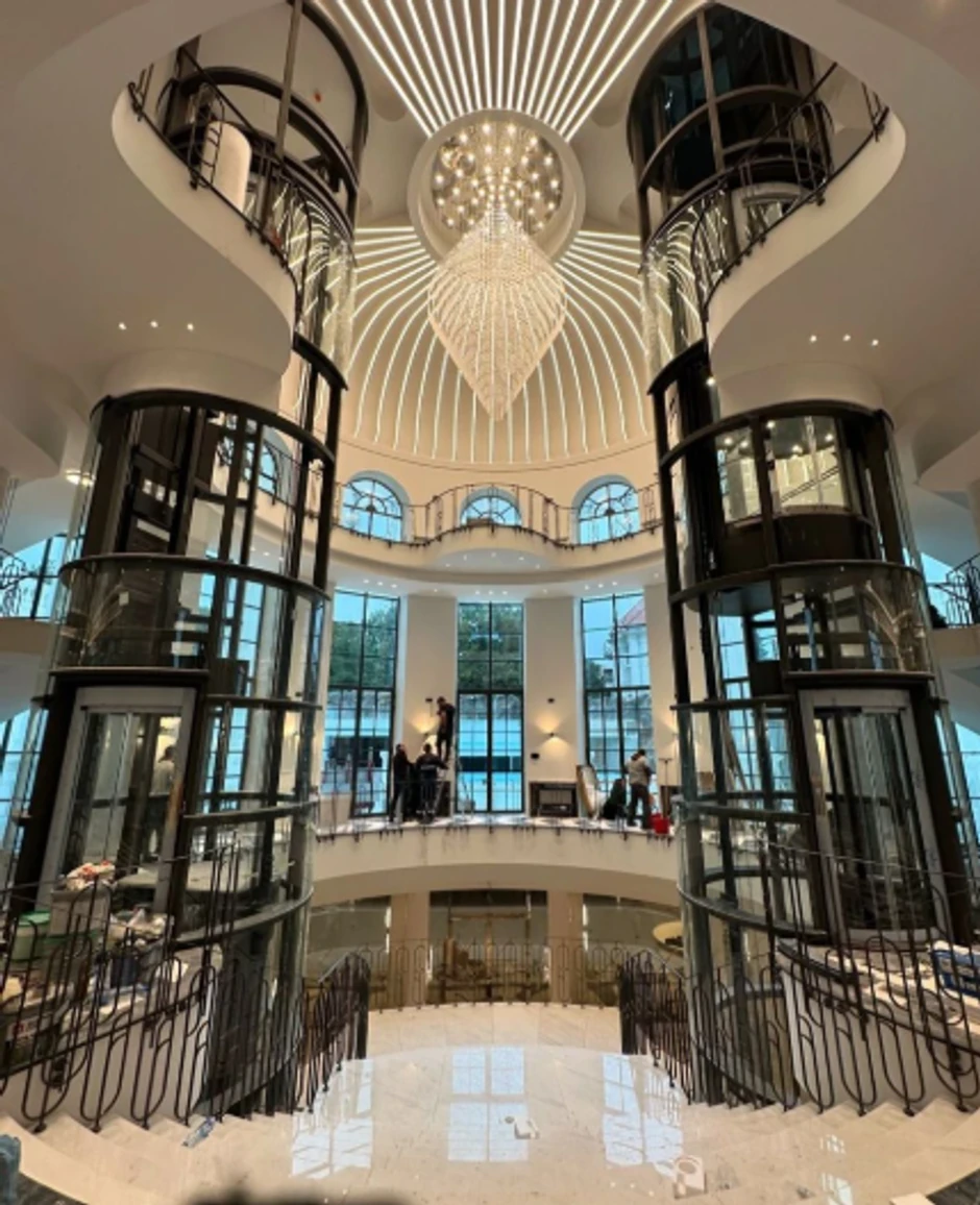 Željko Mitrović palata i grandiozni luster