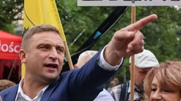 bąkiewicz wezwany do prokuratury. grozi mu rok więzienia za obrażanie