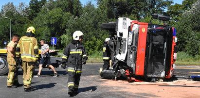 Wóz strażacki zderzył się z autem osobowym. "To cud, że nikt nie zginął" [ZDJĘCIA]