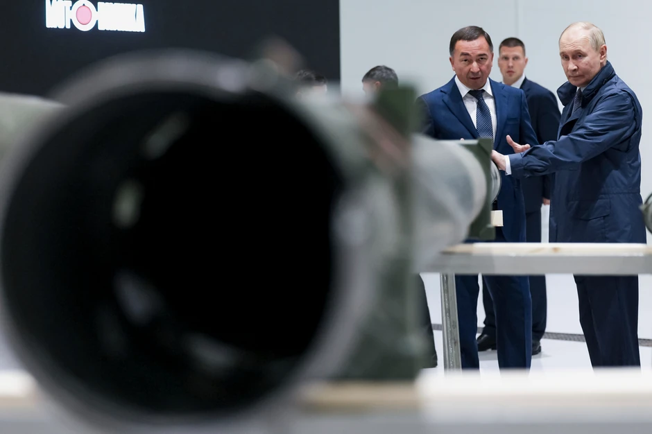 Vladimir Putin u poseti fabrici "Motoviliha" za metalurgiju i vojnu proizvodnju u Permu, 19. septembra