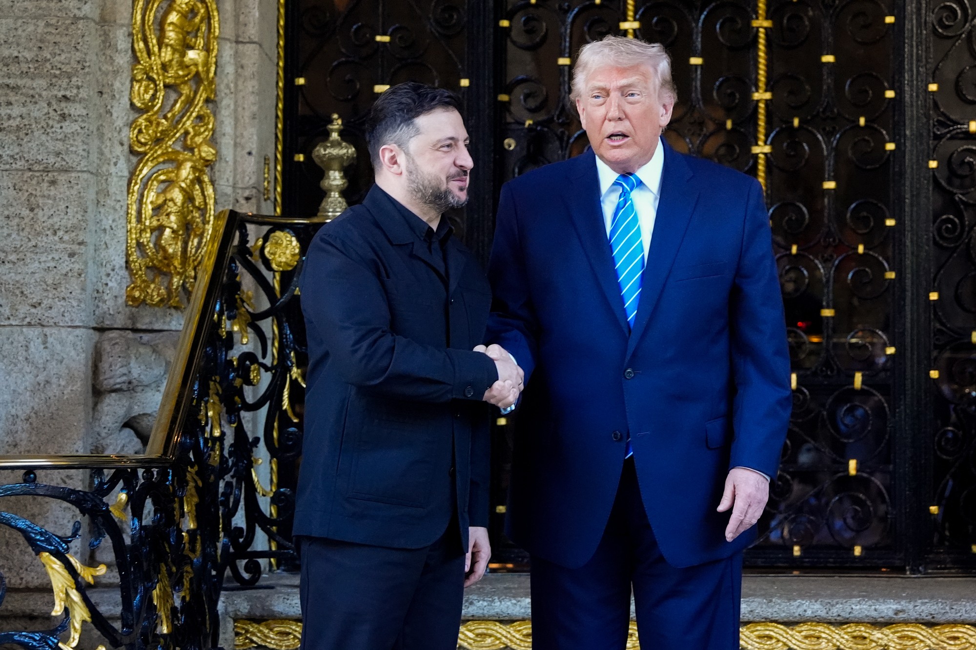 Ukrajinský prezident Volodymyr Zelenskyj počas stretnutia s americkým prezidentom Donaldom Trumpom v sídle Mar-a-Lago na Floride.