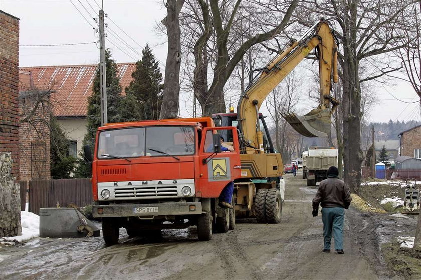 Jaroszowice , remont i budowa kanalizacji trwa od 2 lat a ma potrwac jeszcze do lipca