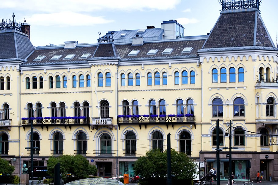 Norske Selskab szyci się tym, że jest prestiżowym klubem dla panów i piątym najstarszym tego typu miejscem na świecie. Jednak w kraju tolerancji i równości jakim jest Norwegia, instytucja nie zezwala kobietom dołączyć do swojego grona 