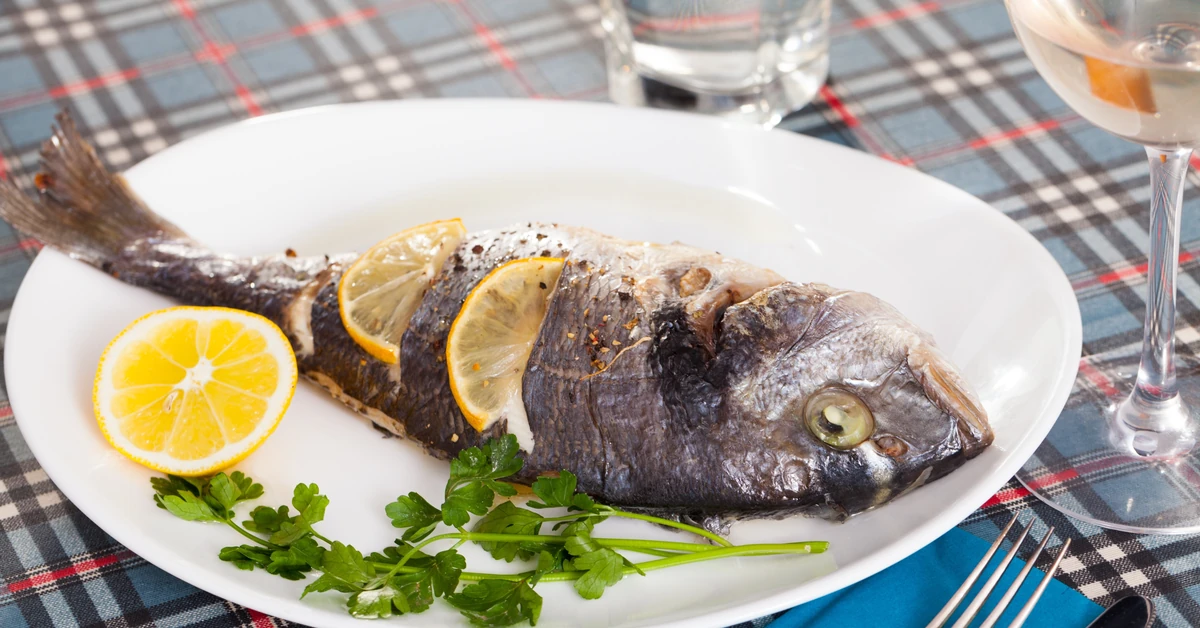 Nie lubisz wigilijnego karpia? Kup tę rybę, a będziesz zachwycony. Jest w supermarketach
