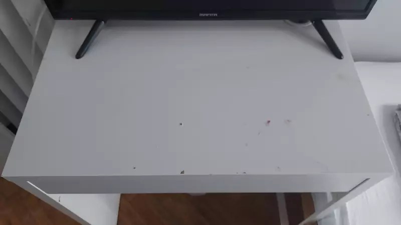 Zniszczone biurko