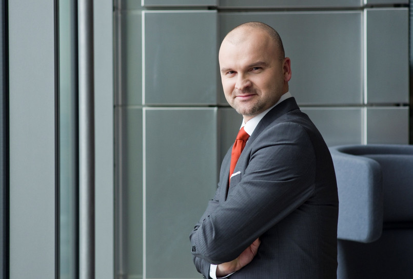 Rafał Brzoska jeden z najprężniejszych polskich przedsiębiorców. Założyciel i prezes Grupy Kapitałowej Integer.pl, w skład której wchodzi firma InPost