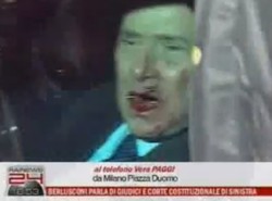 Atak na Berlusconiego. Mocno oberwał