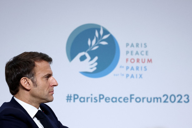 Emmanuel Macron podczas konferencji w Paryżu na temat sytuacji w Strefie Gazy
