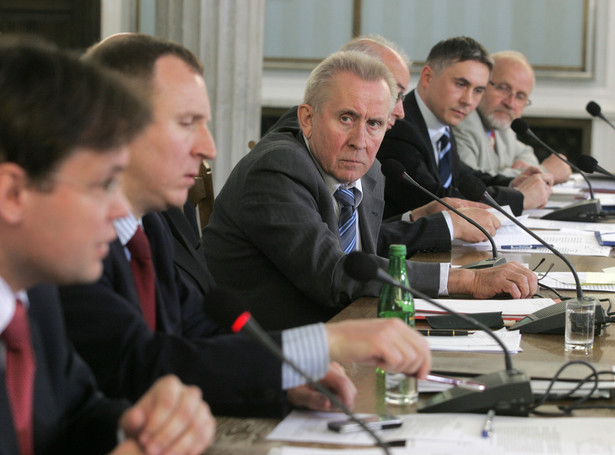 PiS: Przewodniczący komisji knebluje opozycję