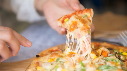 Kásás Tamás minden nap ingyen pizzákat szállít a kórházakba
