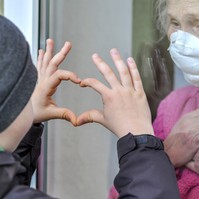 Elég, ha 10 nap helyett csak 7 napig tart a Covid-19 miatti karantén?