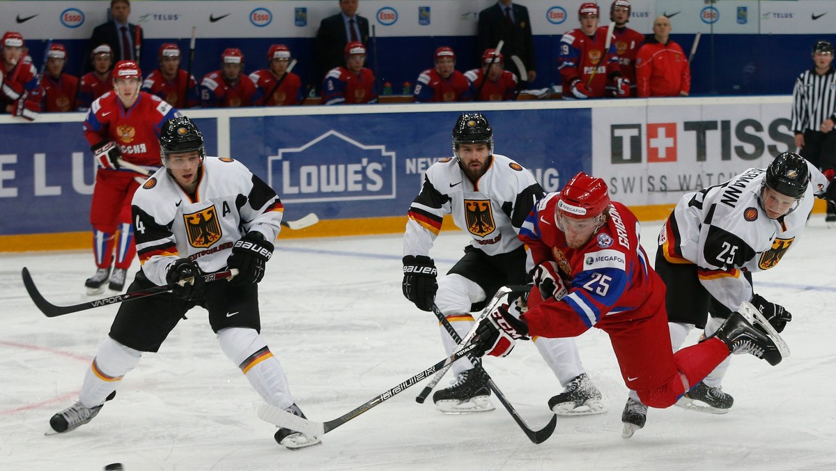 Reprezentacja Rosji pokonała Niemcy 4:1 (0:0, 2:0, 2:1) w swym drugim meczu podczas hokejowych mistrzostw świata elity. Obrońcy tytułu na razie spisują się bardzo dobrze. W pierwszym spotkaniu rozbili Łotwę 6:0.