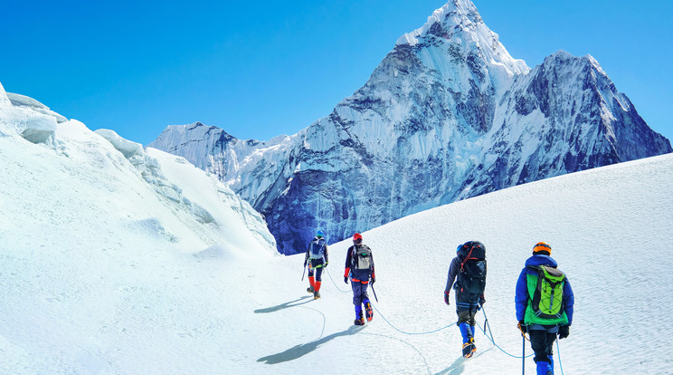 A 8848 méteres Mount Everest megmászására vállalkozók többsége Nepálon keresztül próbálkozik / Fotó: Shutterstock