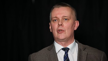 były szef abw zwolniony dyscyplinarnie. siemoniak o powodach wydalenia ze służby