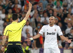 Czy za ten faul Pepe powinien wylecieć z boiska? Zobacz i oceń