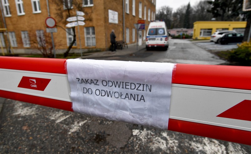 Jak poinformowała doktor Marleta Zienkiewicz ze szczecińskiego szpitala, odrę stwierdzono u personelu medycznego. Nosicielem wirusa jest salowa pochodząca z Ukrainy. Doktor Zienkiewicz przekazała w rozmowie z Radiem Szczecin, że kobieta w czasie Świąt Bożego Narodzenia przebywała na Ukrainie i dopiero po powrocie do Polski stwierdzono u niej objawy zarażenia wirusem odry. W tej sytuacji dyrekcja szpitala MSWiA zdecydowała o zamknięciu placówki do odwołania.