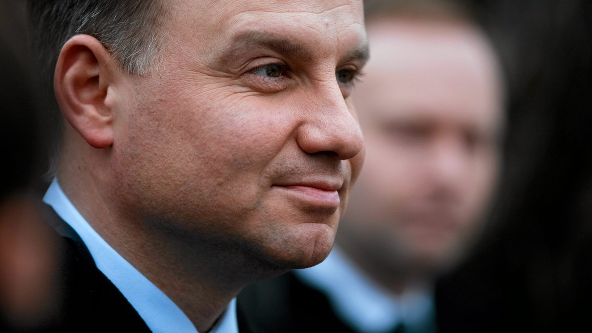 Andrzej Duda w wywiadzie dla "Gazety Polskiej" jednoznacznie przecina spekulacje, jakie pojawiły się wokół jego wcześniejszej wypowiedzi. Kandydat PiS na prezydenta przekonuje, że nie ma możliwości, żeby Polska zaangażowała się zbrojnie w konflikt na Ukrainie. "Koniec. Kropka" - dodaje.