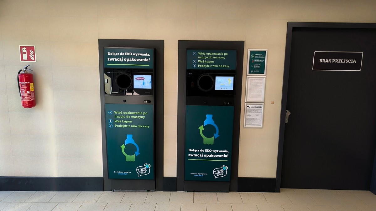 Butelkomaty już we wszystkich sklepach. Znana sieć ogłasza