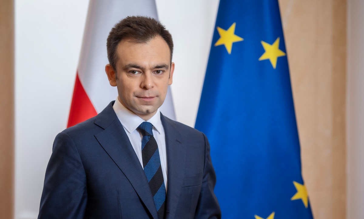 Ścieżka obniżania deficytu sektora rządowego i samorządowego, jaką zaproponował minister finansów Andrzej Domański, staje się bardziej stroma.