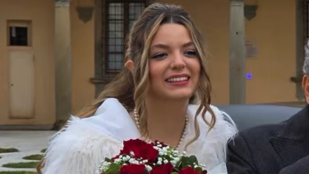 Minea si vzala svojho bývalého stredoškolského učiteľa, ktorý je o 40 rokov starší ako ona.