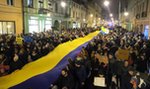 Łódź przeszła w proteście przeciwko inwazji rosyjskiej na Ukrainę. Gigantyczną flagę Ukrainy uszyli... Turcy