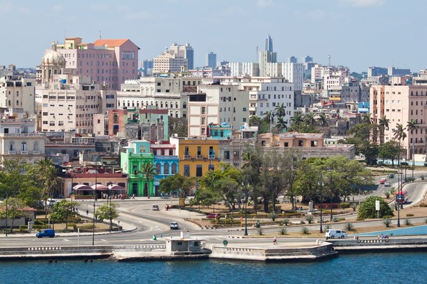 Hawana - miasto nad Zatoką Meksykańską, stolica Kuby i największe miasto oraz port na wyspie i w całych Karaibach. W Hawanie znajdują się liczne zabytki architektury kolonialnej. Z tego powodu stare miasto La Habana Vieja zostało w 1982 roku wpisane na listę światowego dziedzictwa UNESCO.