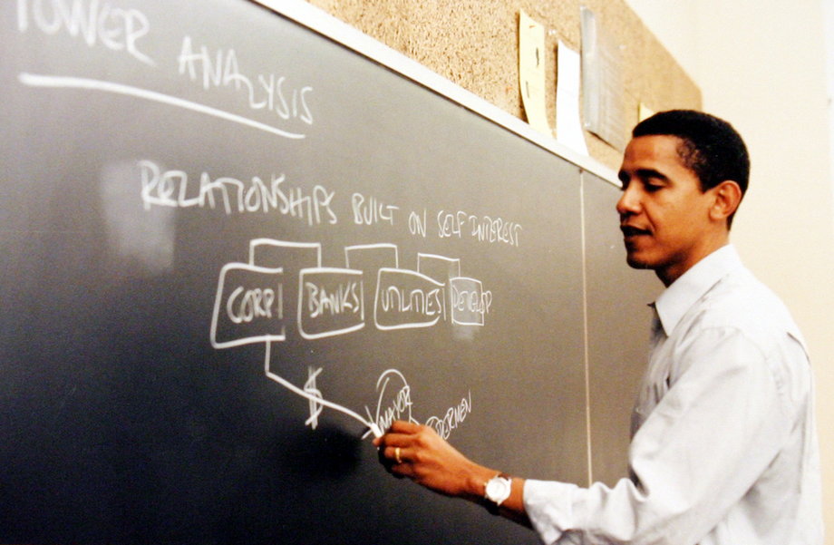 Barack Obama uczy prawa konstytucyjnego na Uniwersytecie Chicago w 1990 r.
