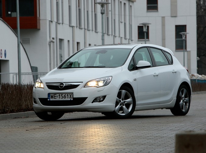 Do redakcji trafiła biała rakieta Opla z turbodoładowanym benzynowym silnikiem 1.4. Oto jak wygląda 140 KM z Gliwic w akcji...