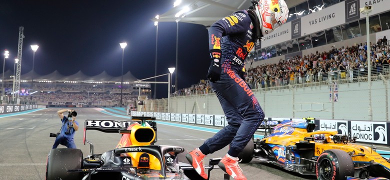 Verstappen mistrzem świata F1! Wyprzedził Hamiltona na ostatnim okrążeniu
