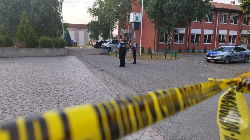 Kosovska policija blokira ulaz u zgradu opštine Kosovska Mitrovica