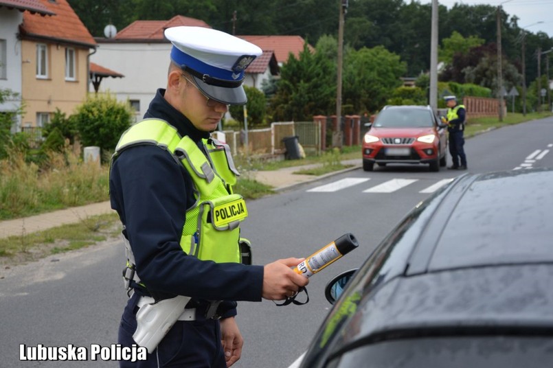 Kontrola drogowa, alkomat, policja