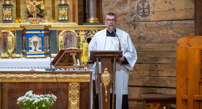 Ten ksiądz ma sposób, by pomóc parom pragnącym dziecka. Kluczowa jest tu... babcia Jezusa!