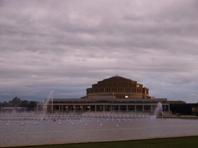 Hala Stulecia we Wrocławiu- najmłodszy polski zabytek na liście UNESCO. Budynek będący sztandarowym przykładem modernizmu, gości na liście od 2006 roku. Fot.flickr/tomislavmedak