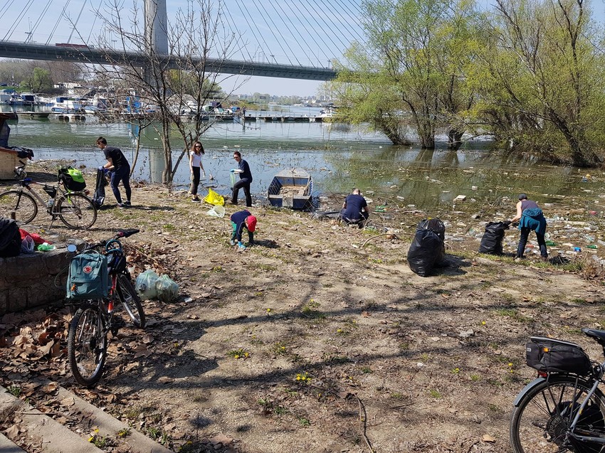 Grupa ljubitelja prirode u današnjoj akciji čišćenja smeća