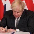 Boris Johnson podpisał umowę. Przy okazji zrobiono zdjęcie-symbol