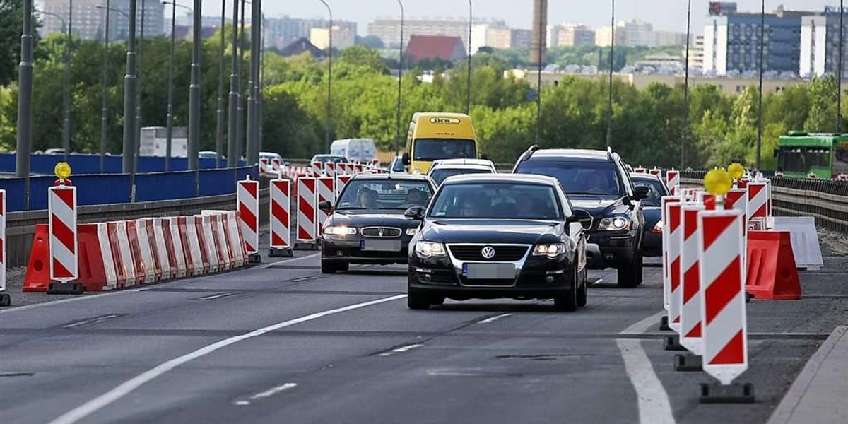 Zamiast remontować zwężają ulicę