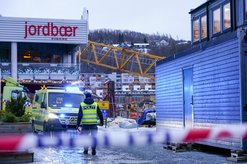 Wielki dźwig runął na centrum handlowe w Norwegii