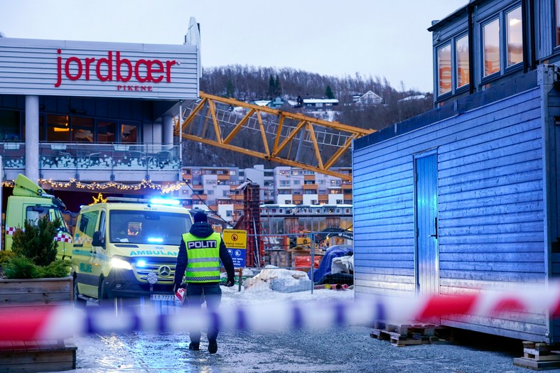 Wielki dźwig runął na centrum handlowe w Norwegii