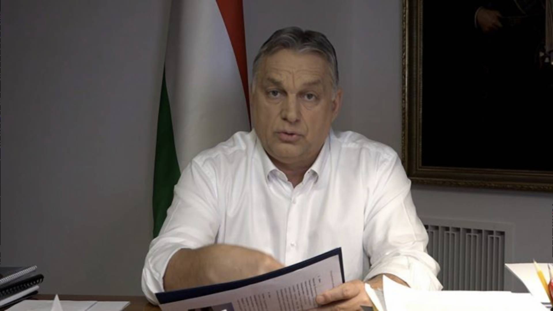 Orbán: leállítják az iskolákban a helyszíni oktatást, digitális tanításra állnak át