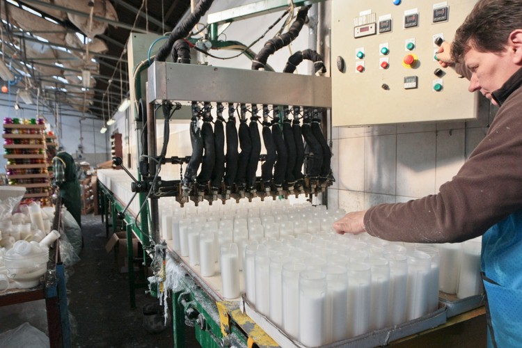 Produkcja zniczy nagrobnych